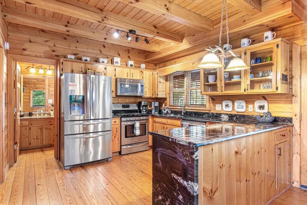 Cherry Log Summit Cabin By Bk Stays - Family Friendly - Playground - Game Room - Jacuzzi - Amazing Mountain Views ภายนอก รูปภาพ