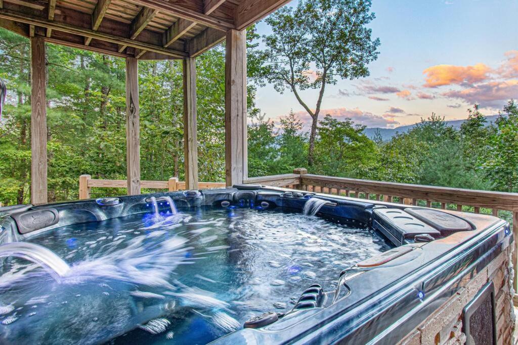 Cherry Log Summit Cabin By Bk Stays - Family Friendly - Playground - Game Room - Jacuzzi - Amazing Mountain Views ภายนอก รูปภาพ